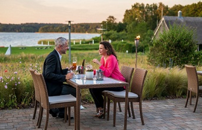 BEECH Resort Plauer See Restaurant Terrasse